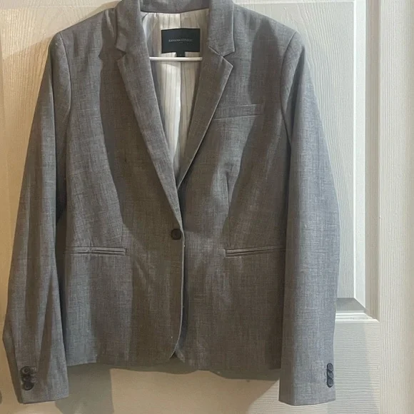 Banana Republic Light Gray Blazer - Picture 2 of 9